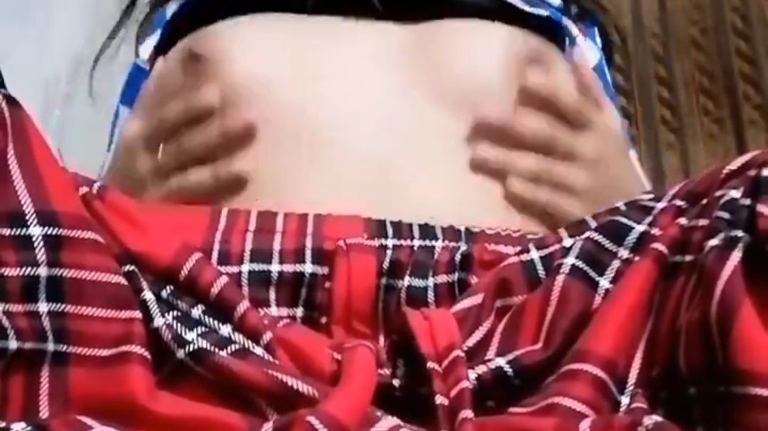 Desi Bengali girl showing her boobs 🤤🥵💦